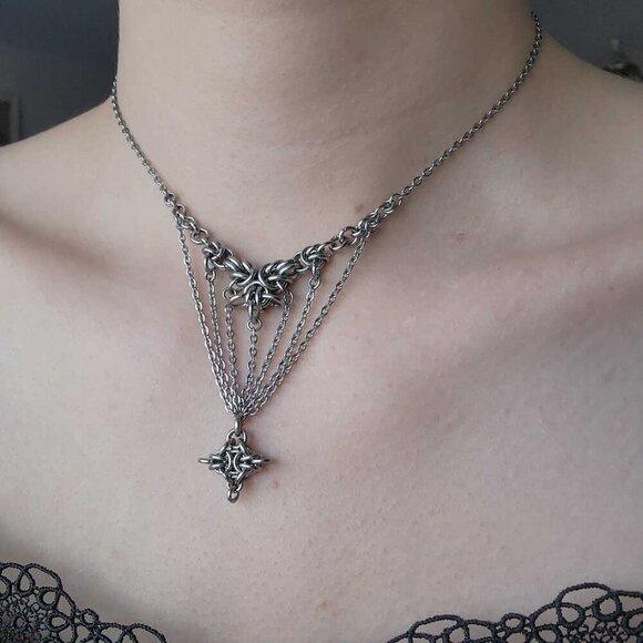 Silver shooting star necklace with a small silver chain - Picture 8 of 9